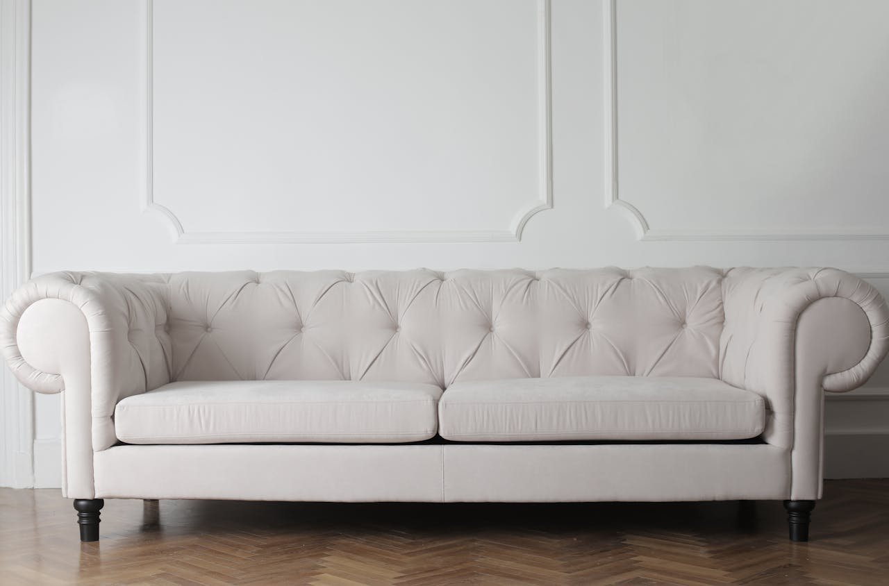 Hoe Onderhoud Je Herbeklede Meubels? Tips voor Langdurige Schoonheid